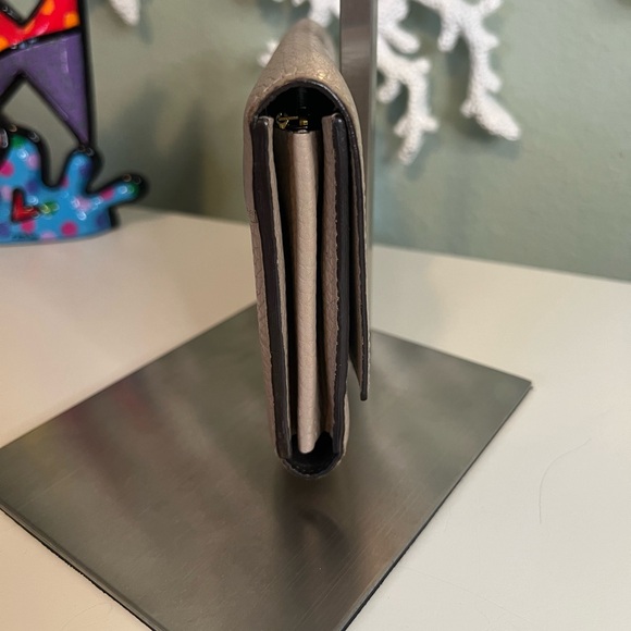 Louis Vuitton Capucines Wallet - Picture 4 of 10